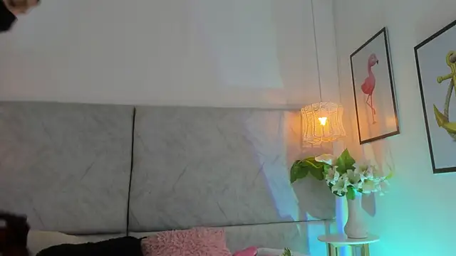 naomiii   online show from 02-24-26, 11:52