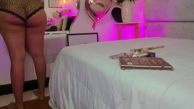 naomiii   online show from 03-27-26, 11:43