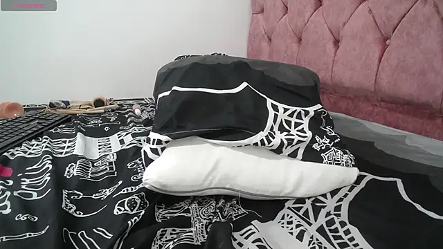 Snapshot of AMBER_LOVE22 chatting on 01-04-25, 06:30 AMBER LOVE22 online show from 01-04-25, 06:30