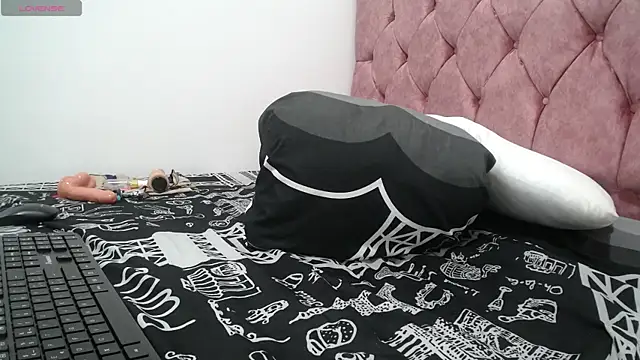 Snapshot of AMBER_LOVE22 chatting on 01-06-25, 10:05 AMBER LOVE22 online show from 01-06-25, 10:05