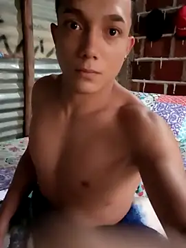 Snapshot of tayson_ chatting on 02-13-25, 12:43 tayson online show from 02-13-25, 12:43