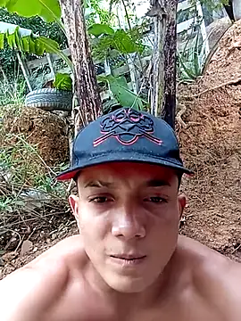 Snapshot of tayson_ chatting on 02-13-25, 03:46 tayson online show from 02-13-25, 03:46