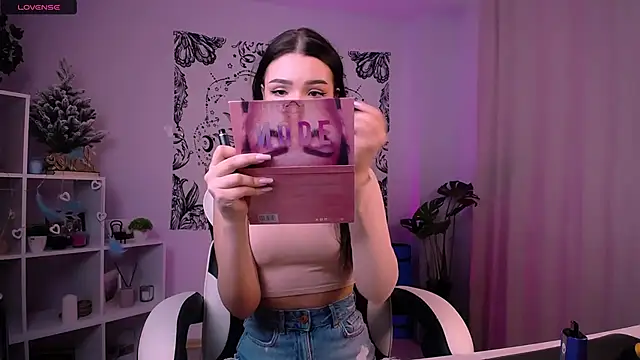 EmmaKeam online show from 01-19-25, 02:47