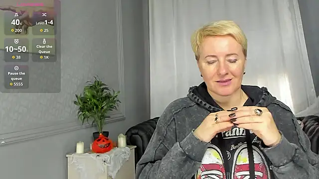 Nika Smit online show from 10-31-25, 10:16