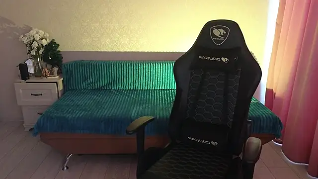 Megan Kira online show from 01-08-25, 06:20