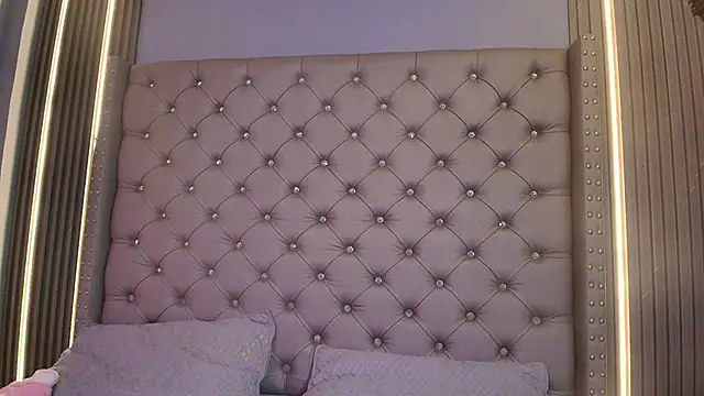 Snapshot of CAMILA_JHONS chatting on 02-08-25, 01:44 CAMILA JHONS online show from 02-08-25, 01:44