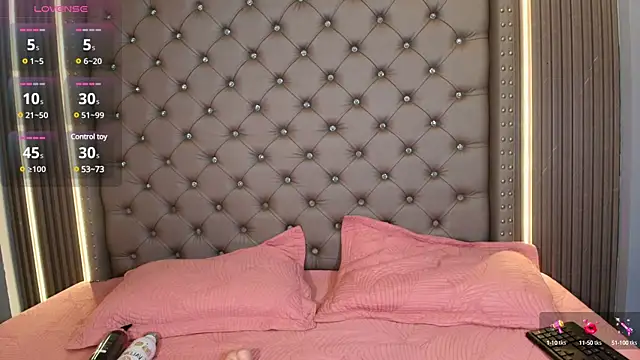 Snapshot of CAMILA_JHONS chatting on 02-10-25, 01:11 CAMILA JHONS online show from 02-10-25, 01:11