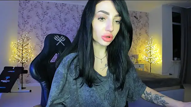 NancyLovee  online show from 12-21-25, 04:19