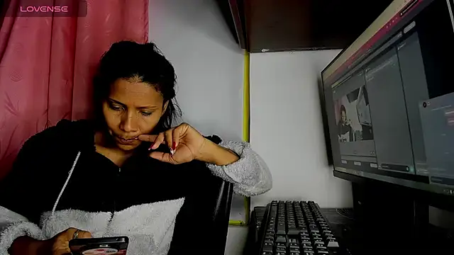 Snapshot of Nenita_Hot_ chatting on 09-08-25, 08:52 Nenita Hot  online show from 09-08-25, 08:52