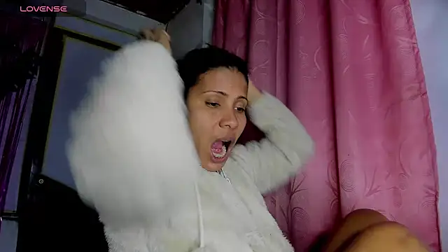 Snapshot of Nenita_Hot_ chatting on 09-24-25, 03:21 Nenita Hot  online show from 09-24-25, 03:21