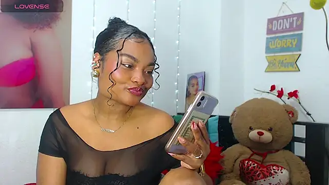 Snapshot of gianna_smith chatting on 12-21-24, 10:08 gianna smith online show from 12-21-24, 10:08