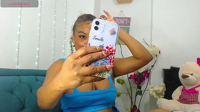 Snapshot of gianna_smith chatting on 02-13-25, 12:43 gianna smith online show from 02-13-25, 12:43