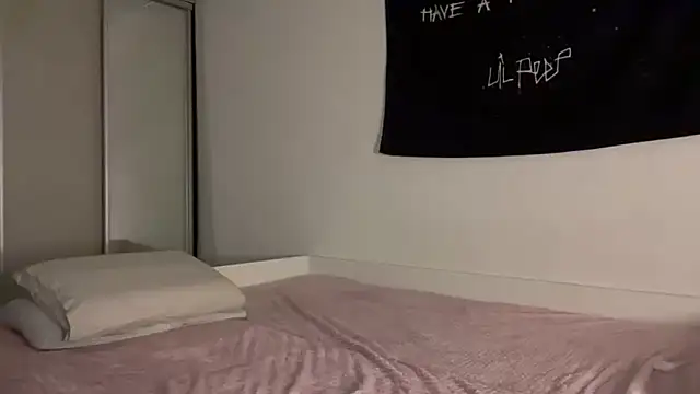 Snapshot of ur_molly chatting on 09-25-25, 10:46 ur molly online show from 09-25-25, 10:46