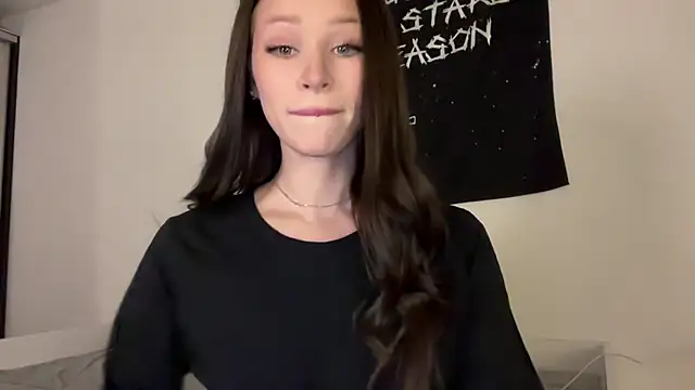 Snapshot of ur_molly chatting on 10-17-25, 01:03 ur molly online show from 10-17-25, 01:03