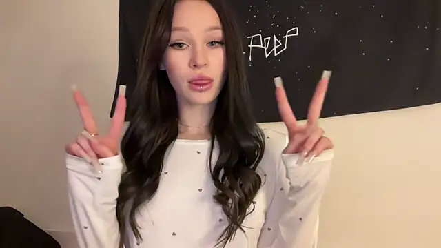 Snapshot of ur_molly chatting on 10-24-25, 01:03 ur molly online show from 10-24-25, 01:03