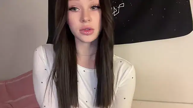 Snapshot of ur_molly chatting on 10-28-25, 06:10 ur molly online show from 10-28-25, 06:10