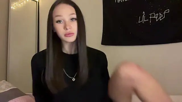 Snapshot of ur_molly chatting on 10-31-25, 12:17 ur molly online show from 10-31-25, 12:17