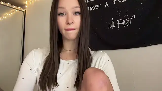 Snapshot of ur_molly chatting on 11-01-25, 06:04 ur molly online show from 11-01-25, 06:04