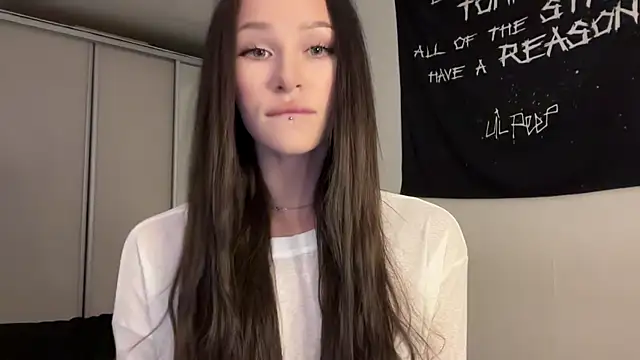 Snapshot of ur_molly chatting on 02-20-26, 11:43 ur molly online show from 02-20-26, 11:43