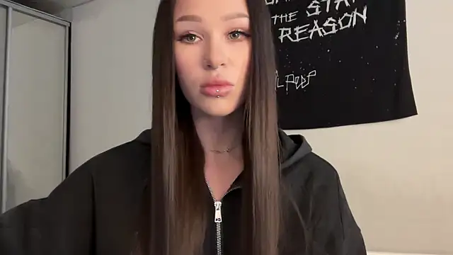 Snapshot of ur_molly chatting on 02-28-26, 05:08 ur molly online show from 02-28-26, 05:08