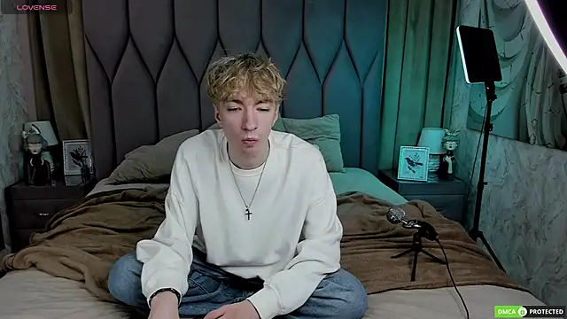 TrevorBenson online show from 10-09-25, 03:26