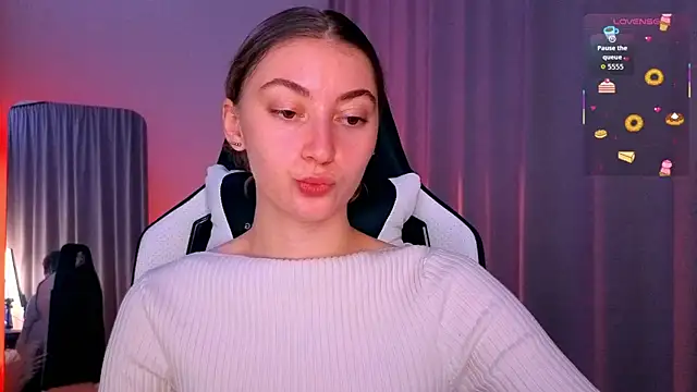 lady curls online show from 10-12-25, 09:47