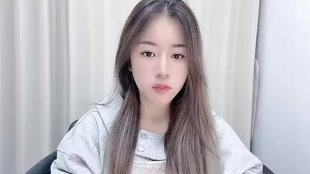 Snapshot of chloe-01 chatting on 12-05-24, 12:00 chloe-01 online show from 12-05-24, 12:00