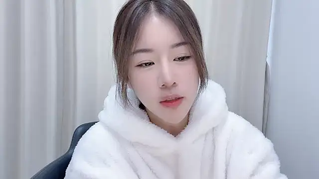 Snapshot of chloe-01 chatting on 12-06-24, 04:14 chloe-01 online show from 12-06-24, 04:14