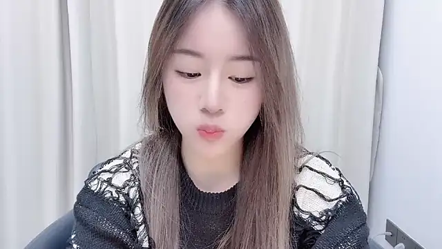 Snapshot of chloe-01 chatting on 12-07-24, 12:24 chloe-01 online show from 12-07-24, 12:24