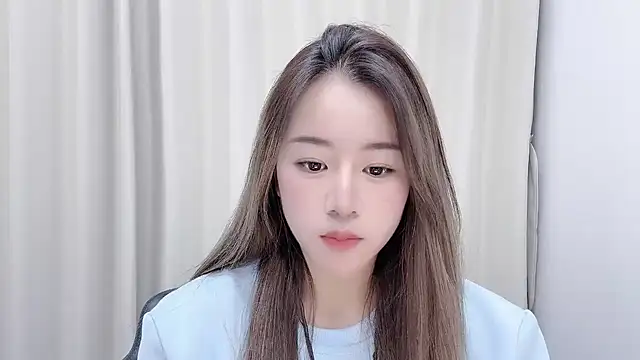 Snapshot of chloe-01 chatting on 12-29-24, 12:23 chloe-01 online show from 12-29-24, 12:23