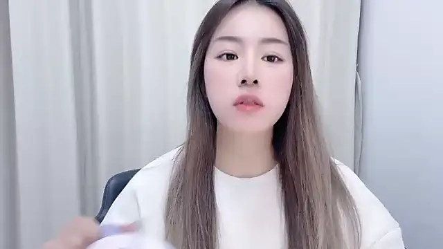 Snapshot of chloe-01 chatting on 01-13-25, 12:24 chloe-01 online show from 01-13-25, 12:24