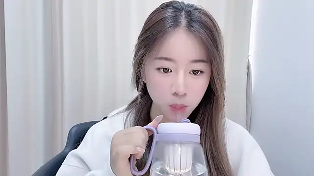 Snapshot of chloe-01 chatting on 01-14-25, 04:25 chloe-01 online show from 01-14-25, 04:25