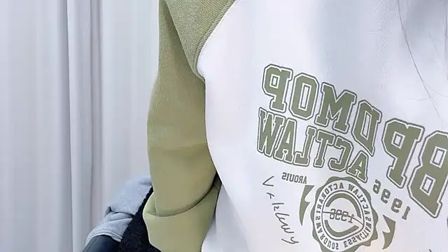 Snapshot of chloe-01 chatting on 01-19-25, 04:22 chloe-01 online show from 01-19-25, 04:22