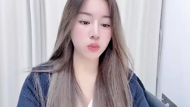 Snapshot of chloe-01 chatting on 01-23-25, 12:30 chloe-01 online show from 01-23-25, 12:30