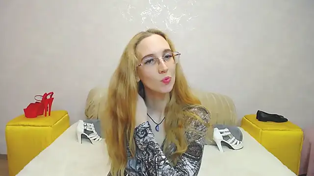 Snapshot of KlaryBrait chatting on 12-07-24, 02:35 KlaryBrait online show from 12-07-24, 02:35