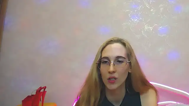 Snapshot of KlaryBrait chatting on 12-14-24, 03:25 KlaryBrait online show from 12-14-24, 03:25