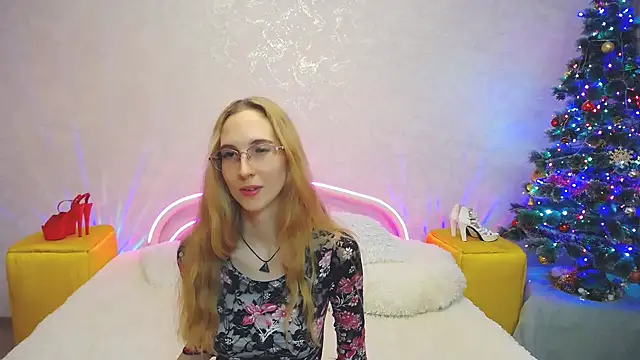 Snapshot of KlaryBrait chatting on 12-18-24, 06:03 KlaryBrait online show from 12-18-24, 06:03