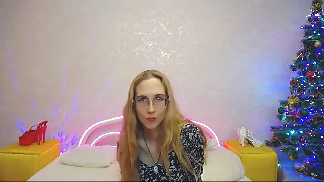 Snapshot of KlaryBrait chatting on 12-21-24, 03:42 KlaryBrait online show from 12-21-24, 03:42