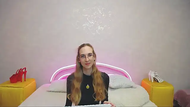 Snapshot of KlaryBrait chatting on 01-21-25, 09:35 KlaryBrait online show from 01-21-25, 09:35