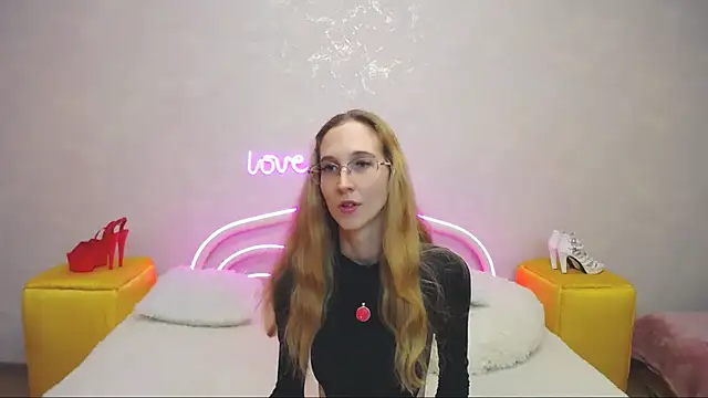 Snapshot of KlaryBrait chatting on 01-22-25, 11:34 KlaryBrait online show from 01-22-25, 11:34