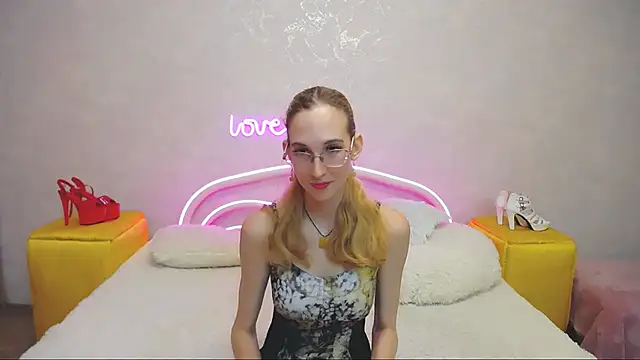 Snapshot of KlaryBrait chatting on 01-24-25, 01:36 KlaryBrait online show from 01-24-25, 01:36