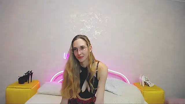 Snapshot of KlaryBrait chatting on 02-21-25, 03:43 KlaryBrait online show from 02-21-25, 03:43