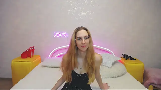 Snapshot of KlaryBrait chatting on 02-24-25, 08:49 KlaryBrait online show from 02-24-25, 08:49