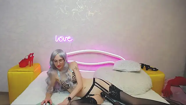 Snapshot of KlaryBrait chatting on 02-26-25, 04:03 KlaryBrait online show from 02-26-25, 04:03