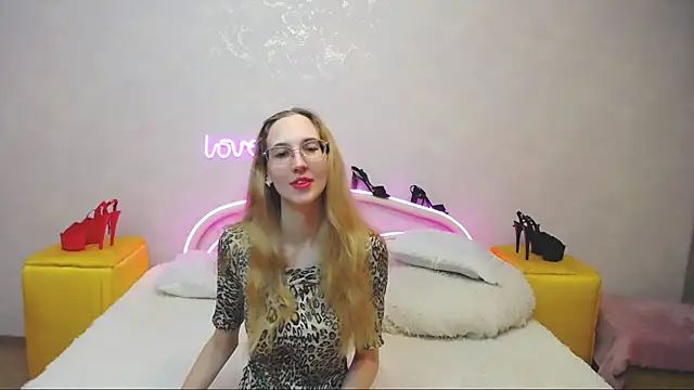 Snapshot of KlaryBrait chatting on 03-05-25, 02:12 KlaryBrait online show from 03-05-25, 02:12