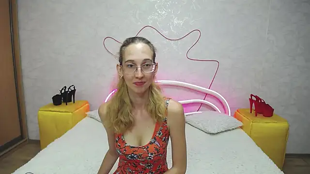 Snapshot of KlaryBrait chatting on 09-21-25, 06:04 KlaryBrait online show from 09-21-25, 06:04