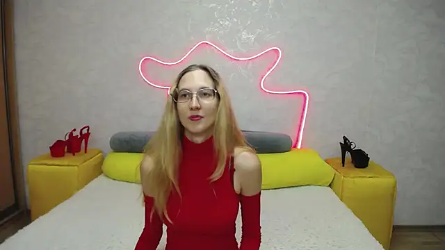 Snapshot of KlaryBrait chatting on 10-10-25, 11:20 KlaryBrait online show from 10-10-25, 11:20