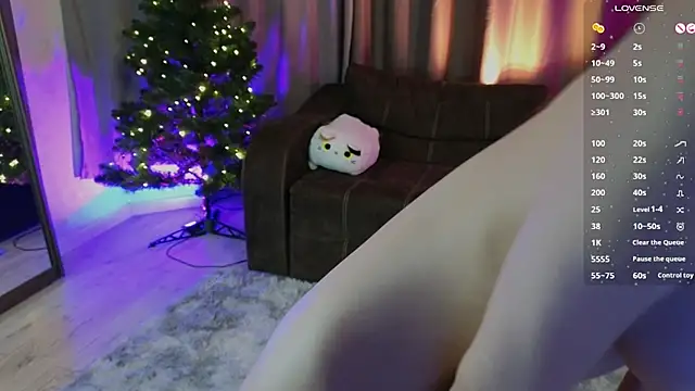 Snapshot of UrLittleVikky chatting on 12-20-24, 08:01 UrLittleVikky online show from 12-20-24, 08:01