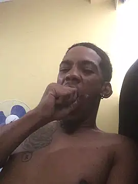 Snapshot of lionheart05 chatting on 12-23-24, 11:04 lionheart05 online show from 12-23-24, 11:04