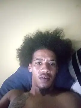 Snapshot of lionheart05 chatting on 12-16-25, 05:07 lionheart05 online show from 12-16-25, 05:07